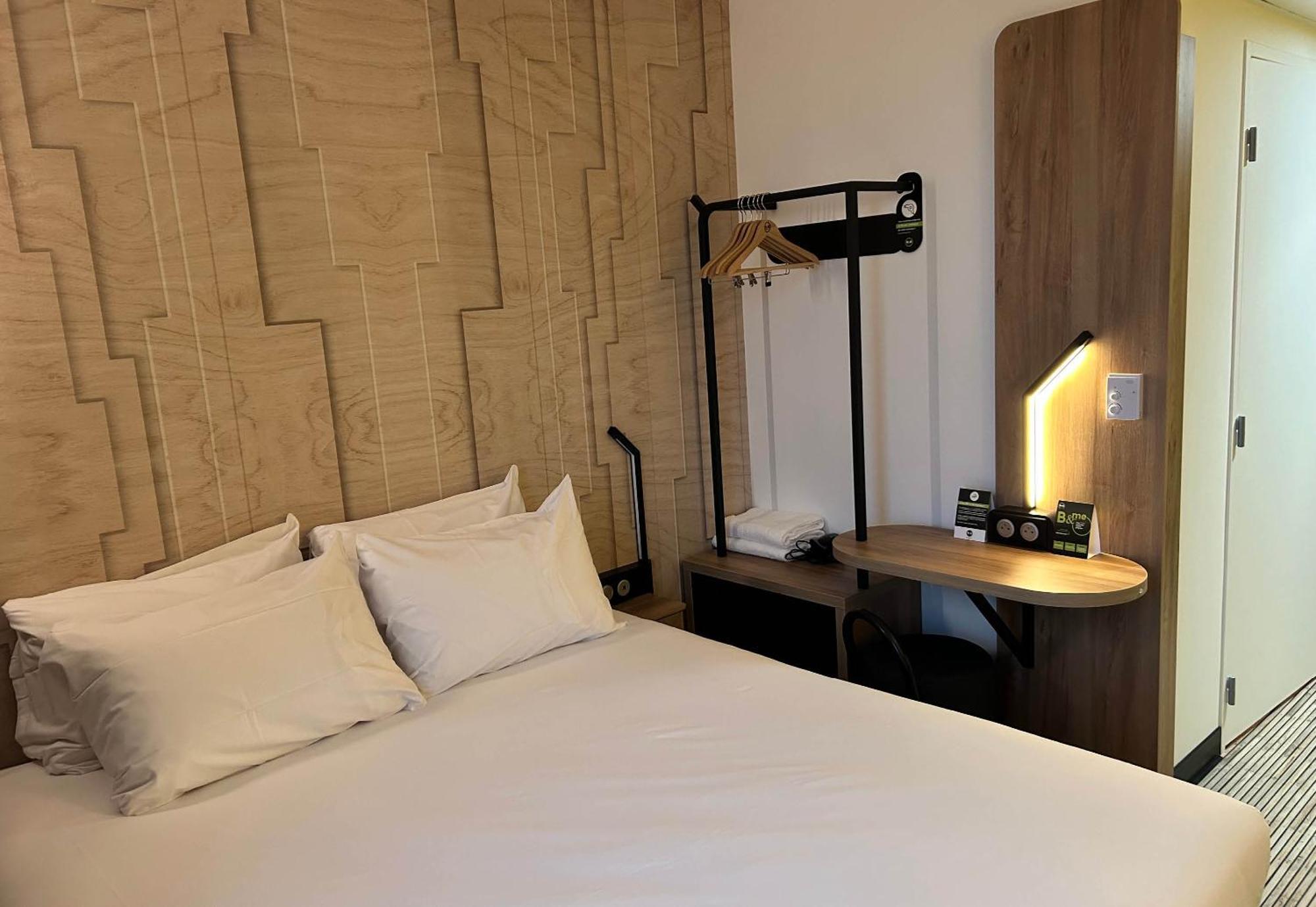 B&B Hotel Cergy Saint-Christophe Gare Bagian luar foto