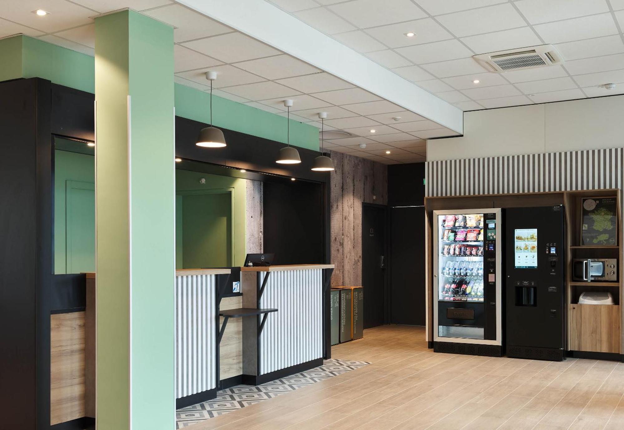 B&B Hotel Cergy Saint-Christophe Gare Bagian luar foto
