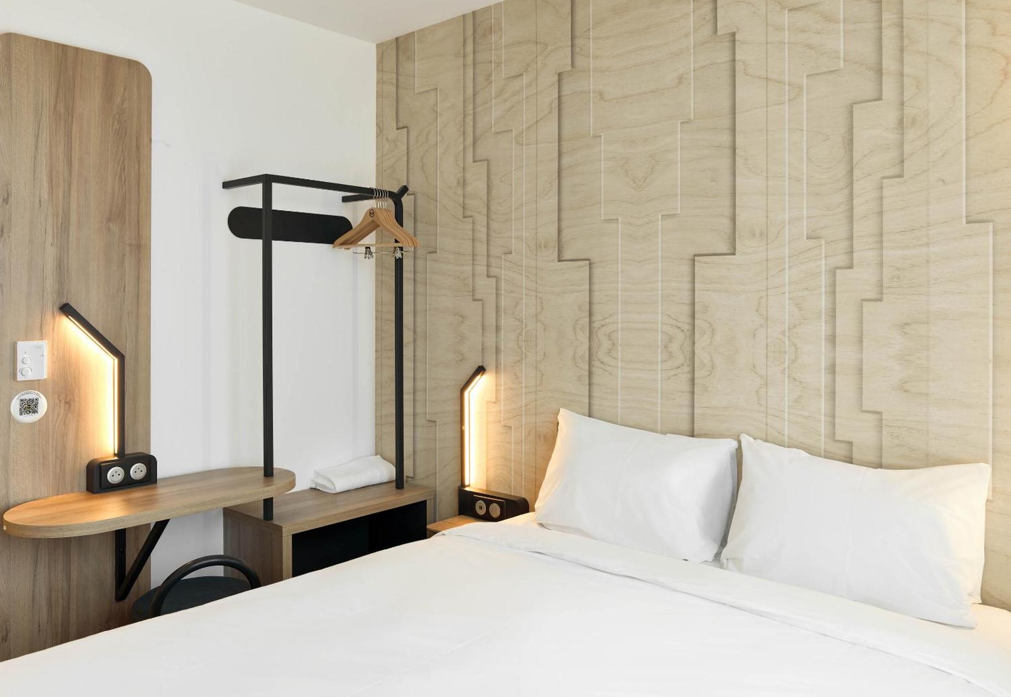 B&B Hotel Cergy Saint-Christophe Gare Bagian luar foto