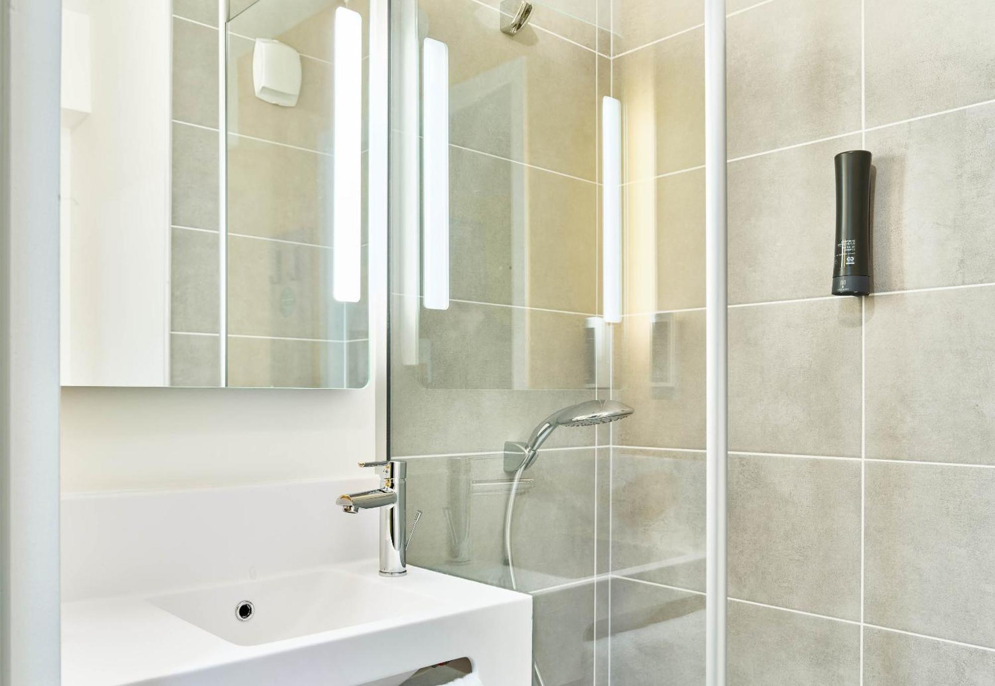 B&B Hotel Cergy Saint-Christophe Gare Bagian luar foto