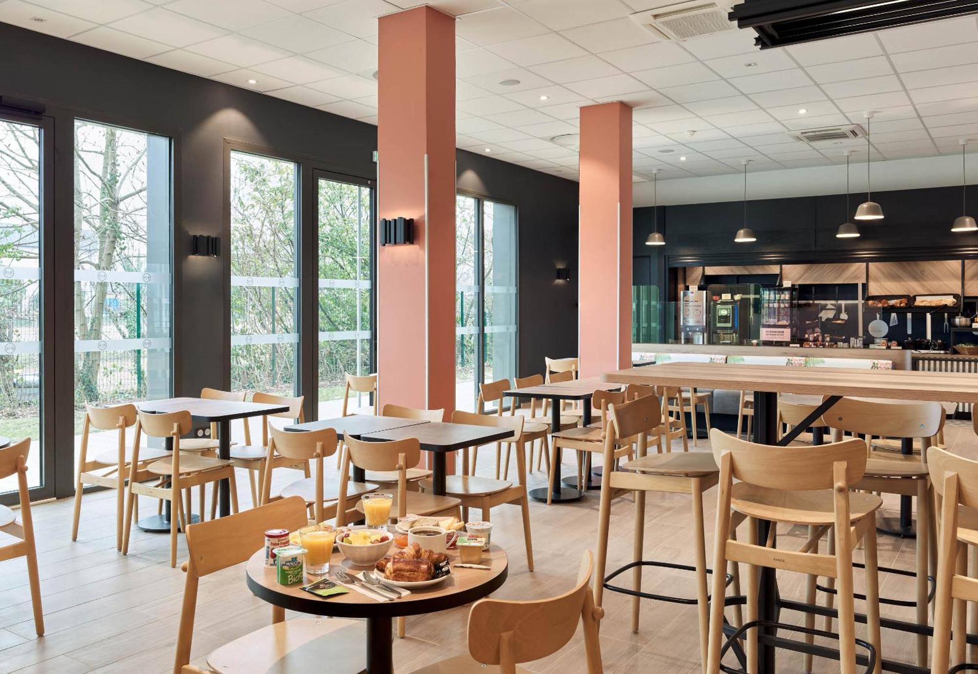 B&B Hotel Cergy Saint-Christophe Gare Bagian luar foto