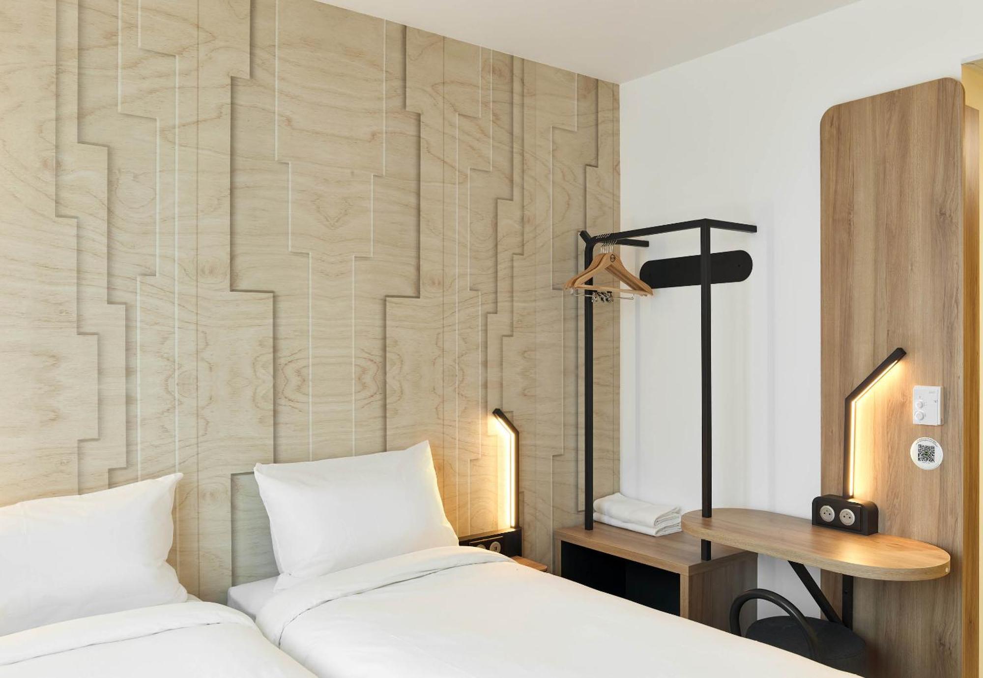 B&B Hotel Cergy Saint-Christophe Gare Bagian luar foto