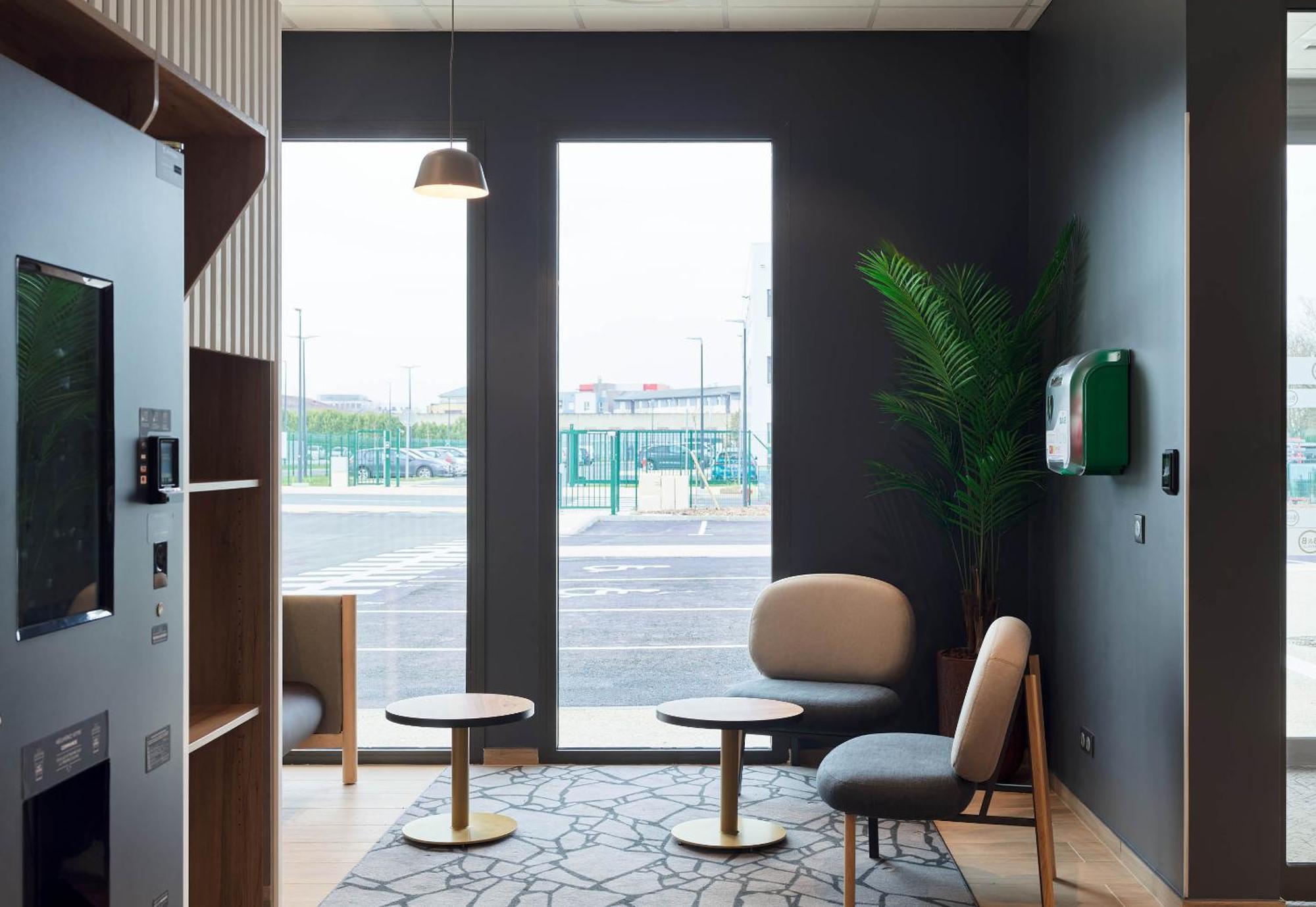 B&B Hotel Cergy Saint-Christophe Gare Bagian luar foto
